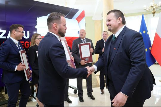 Samorządowcy z powiatu krasnostawskiego wyróżnieni [GALERIA ZDJĘĆ]