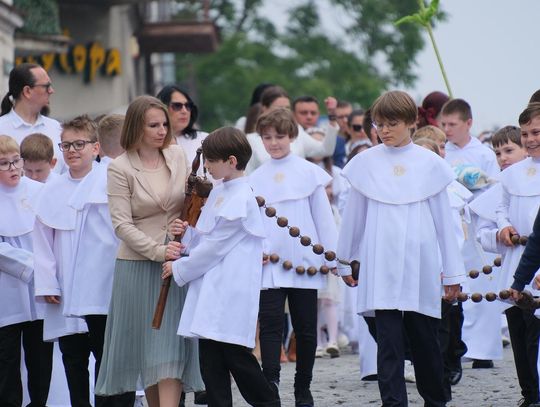 Boże Ciało w Chełmie. Ulicami miasta przeszła uroczysta procesja [GALERIA ZDJĘĆ]