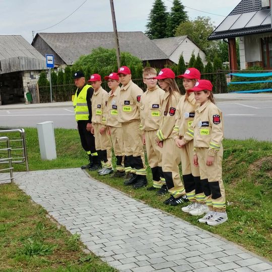 Gm. Izbica. Spacer śladami historii. Mieszkańcy uczcili pamięć ofiar II wojny światowej [GALERIA ZDJĘĆ] 