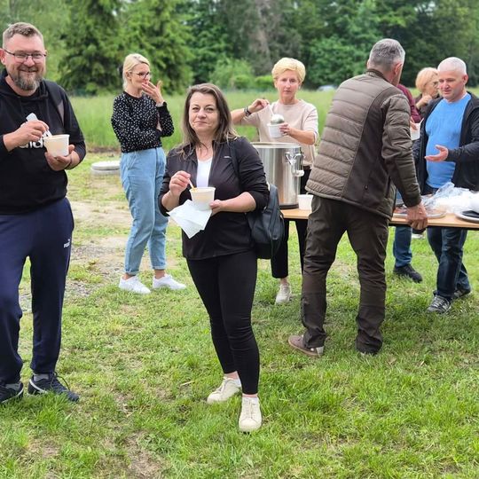 Gm. Izbica. Spacer śladami historii. Mieszkańcy uczcili pamięć ofiar II wojny światowej [GALERIA ZDJĘĆ] 