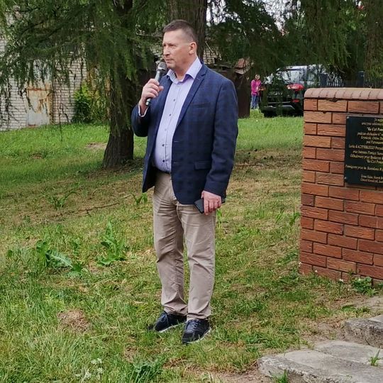 Gm. Izbica. Spacer śladami historii. Mieszkańcy uczcili pamięć ofiar II wojny światowej [GALERIA ZDJĘĆ] 