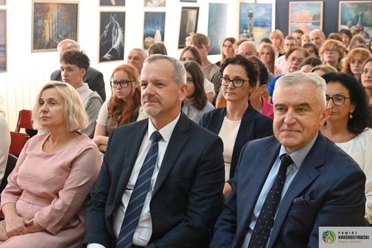 Pow. krasnostawski. Młodzi historycy ocalają pamięć regionu. 134 uczniów w jubileuszowej edycji konkursu „Ocalmy naszą przeszłość” [GALERIA ZDJĘĆ]