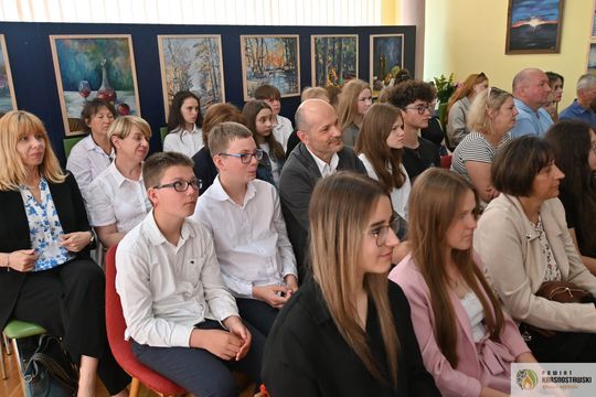 Pow. krasnostawski. Młodzi historycy ocalają pamięć regionu. 134 uczniów w jubileuszowej edycji konkursu „Ocalmy naszą przeszłość” [GALERIA ZDJĘĆ]