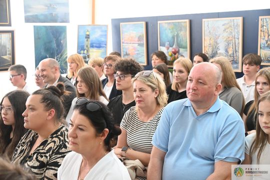 Pow. krasnostawski. Młodzi historycy ocalają pamięć regionu. 134 uczniów w jubileuszowej edycji konkursu „Ocalmy naszą przeszłość” [GALERIA ZDJĘĆ]