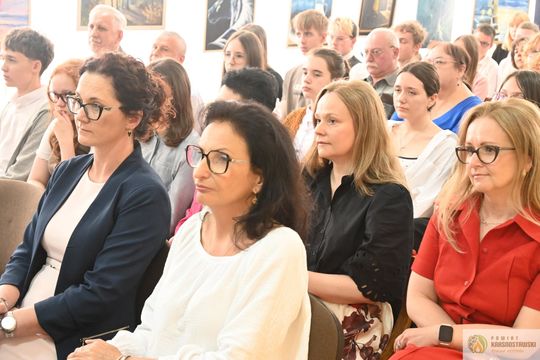 Pow. krasnostawski. Młodzi historycy ocalają pamięć regionu. 134 uczniów w jubileuszowej edycji konkursu „Ocalmy naszą przeszłość” [GALERIA ZDJĘĆ]