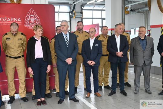 Pow. krasnostawski. Ponad pół miliona złotych dla strażaków. Środki mają wzmocnić bezpieczeństwo mieszkańców [GALERIA ZDJĘĆ] 