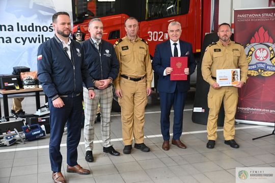 Pow. krasnostawski. Ponad pół miliona złotych dla strażaków. Środki mają wzmocnić bezpieczeństwo mieszkańców [GALERIA ZDJĘĆ] 