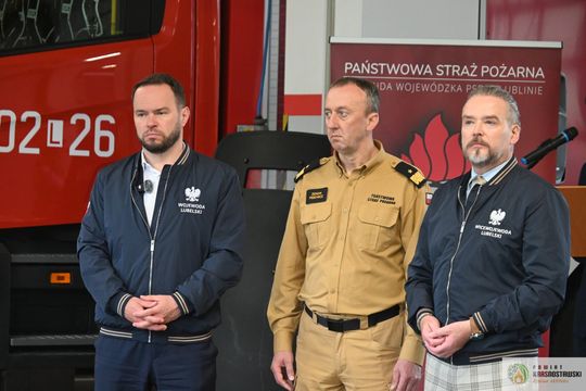 Pow. krasnostawski. Ponad pół miliona złotych dla strażaków. Środki mają wzmocnić bezpieczeństwo mieszkańców [GALERIA ZDJĘĆ] 