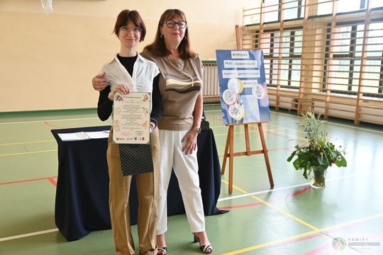 Pow. krasnostawski. Plener malarski w „Jagielle”. Młodzi artyści zaprezentowali swoje prace [GALERIA ZDJĘĆ] 