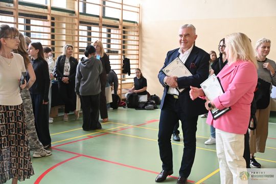 Pow. krasnostawski. Plener malarski w „Jagielle”. Młodzi artyści zaprezentowali swoje prace [GALERIA ZDJĘĆ] 