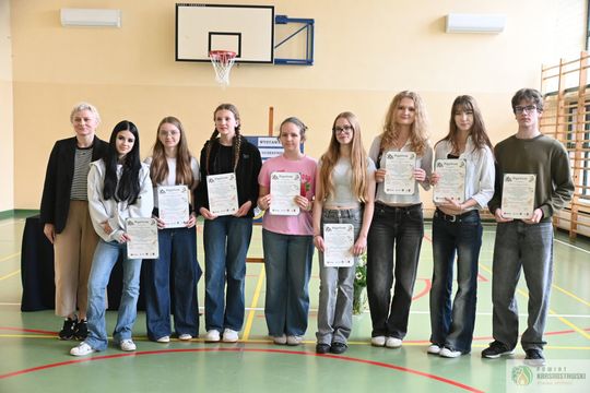 Pow. krasnostawski. Plener malarski w „Jagielle”. Młodzi artyści zaprezentowali swoje prace [GALERIA ZDJĘĆ] 