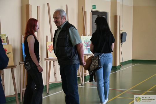 Pow. krasnostawski. Plener malarski w „Jagielle”. Młodzi artyści zaprezentowali swoje prace [GALERIA ZDJĘĆ] 