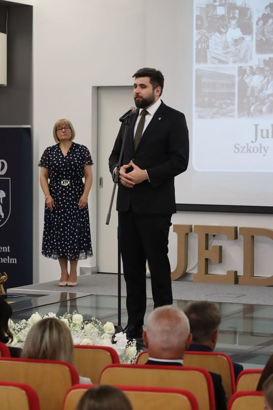 Szkoła, która połączyła pokolenia. Chełmska "Jedynka" obchodzi 110-lecie [GALERIA ZDJĘĆ] 