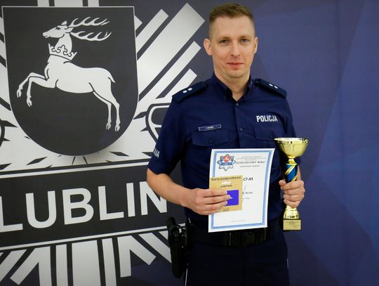 Chełmski policjant na podium. Sukces w prestiżowym konkursie „Dzielnicowy Roku” [ZDJĘCIA]