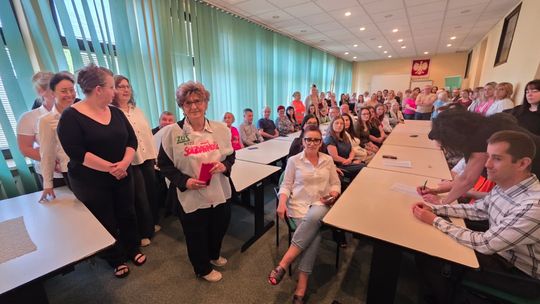 Strajk ostrzegawczy w chełmskim ZUS. Pracownicy żądają podwyżek i wsparcia ministerstwa [ZDJĘCIA]