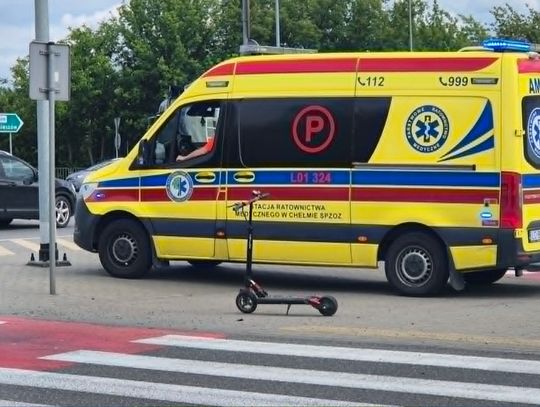 Groźne potrącenie kobiety na hulajnodze w Chełmie. 78-latek nie ustąpił pierwszeństwa [ZDJĘCIA]