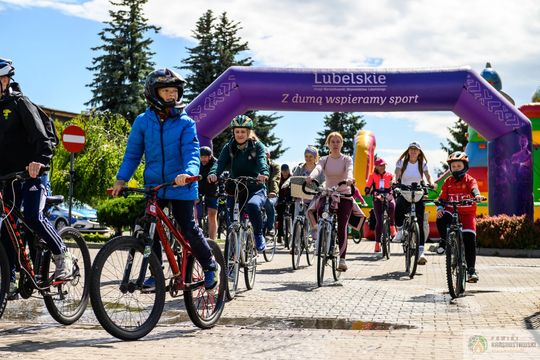 Pow. krasnostawski. Rowerzyści, regionalne smaki i rodzinna zabawa [GALERIA ZDJĘĆ]