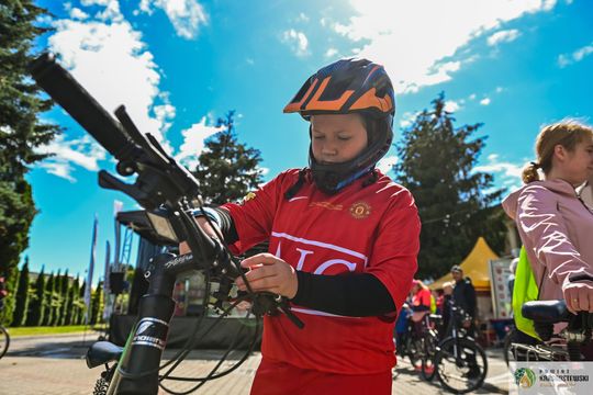 Pow. krasnostawski. Rowerzyści, regionalne smaki i rodzinna zabawa [GALERIA ZDJĘĆ]