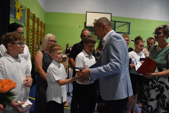 Gm. Fajsławice. Ich ciężka praca została doceniona. 41 uczniów ze stypendiami wójta [GALERIA ZDJĘĆ] 