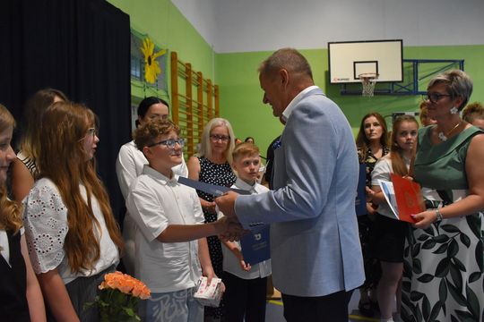 Gm. Fajsławice. Ich ciężka praca została doceniona. 41 uczniów ze stypendiami wójta [GALERIA ZDJĘĆ] 