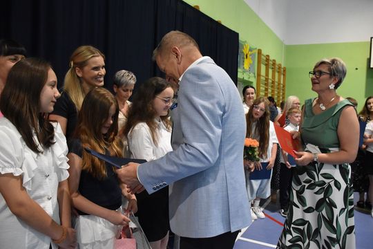 Gm. Fajsławice. Ich ciężka praca została doceniona. 41 uczniów ze stypendiami wójta [GALERIA ZDJĘĆ] 