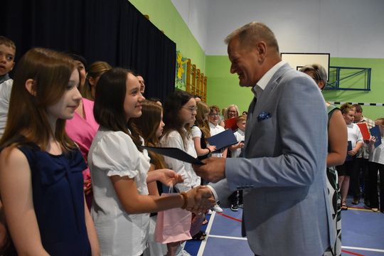 Gm. Fajsławice. Ich ciężka praca została doceniona. 41 uczniów ze stypendiami wójta [GALERIA ZDJĘĆ] 