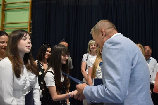Gm. Fajsławice. Ich ciężka praca została doceniona. 41 uczniów ze stypendiami wójta [GALERIA ZDJĘĆ] 