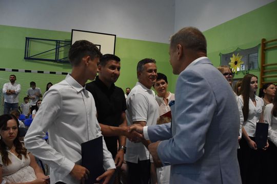 Gm. Fajsławice. Ich ciężka praca została doceniona. 41 uczniów ze stypendiami wójta [GALERIA ZDJĘĆ] 