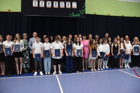 Gm. Fajsławice. Ich ciężka praca została doceniona. 41 uczniów ze stypendiami wójta [GALERIA ZDJĘĆ] 