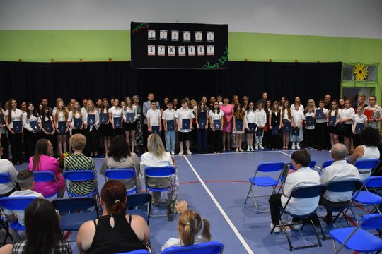 Gm. Fajsławice. Ich ciężka praca została doceniona. 41 uczniów ze stypendiami wójta [GALERIA ZDJĘĆ] 