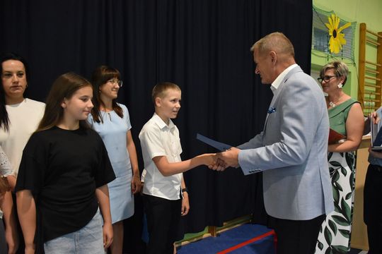 Gm. Fajsławice. Ich ciężka praca została doceniona. 41 uczniów ze stypendiami wójta [GALERIA ZDJĘĆ] 