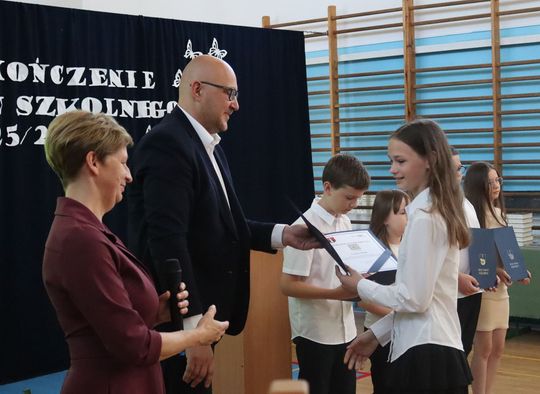 Gm. Fajsławice. Ich ciężka praca została doceniona. 41 uczniów ze stypendiami wójta [GALERIA ZDJĘĆ] 