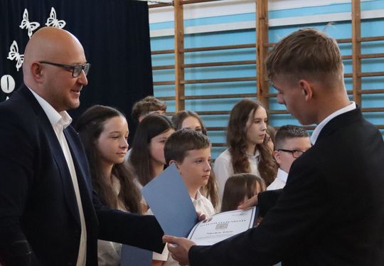 Gm. Fajsławice. Ich ciężka praca została doceniona. 41 uczniów ze stypendiami wójta [GALERIA ZDJĘĆ] 