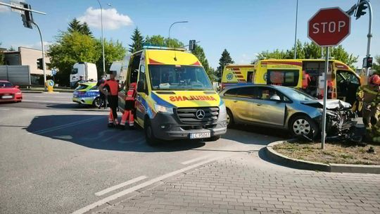 Chełmski policjant ukarany mandatem. Nieoznakowanym radiowozem zderzył się z innym autem [ZDJĘCIA]