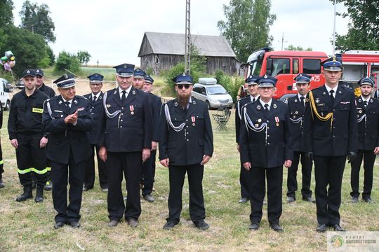 Gm. Gorzków. 100 lat służby i tradycji. Jubileusz OSP Piaski Szlacheckie zgromadził strażaków i mieszkańców [GALERIA ZDJĘĆ]