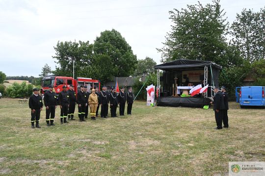 Gm. Gorzków. 100 lat służby i tradycji. Jubileusz OSP Piaski Szlacheckie zgromadził strażaków i mieszkańców [GALERIA ZDJĘĆ]