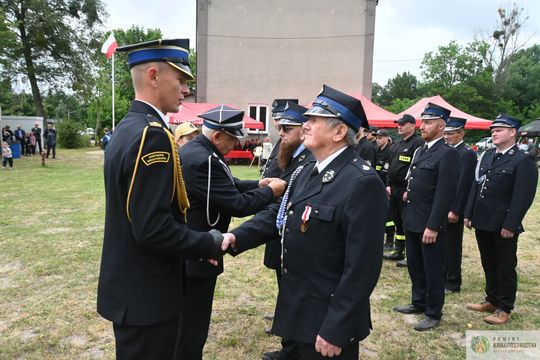 Gm. Gorzków. 100 lat służby i tradycji. Jubileusz OSP Piaski Szlacheckie zgromadził strażaków i mieszkańców [GALERIA ZDJĘĆ]