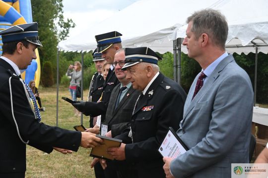 Gm. Gorzków. 100 lat służby i tradycji. Jubileusz OSP Piaski Szlacheckie zgromadził strażaków i mieszkańców [GALERIA ZDJĘĆ]
