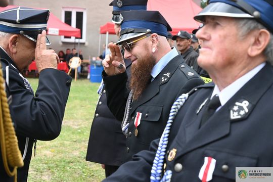 Gm. Gorzków. 100 lat służby i tradycji. Jubileusz OSP Piaski Szlacheckie zgromadził strażaków i mieszkańców [GALERIA ZDJĘĆ]