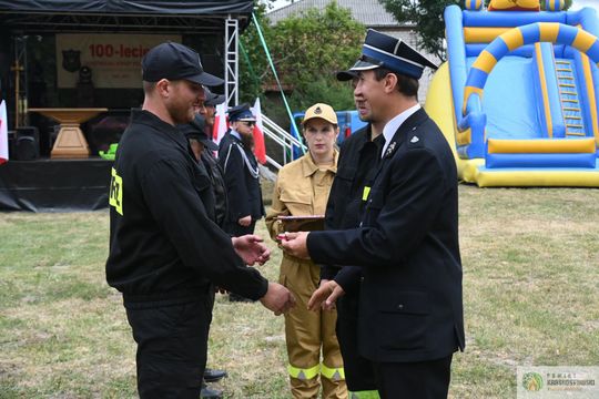 Gm. Gorzków. 100 lat służby i tradycji. Jubileusz OSP Piaski Szlacheckie zgromadził strażaków i mieszkańców [GALERIA ZDJĘĆ]