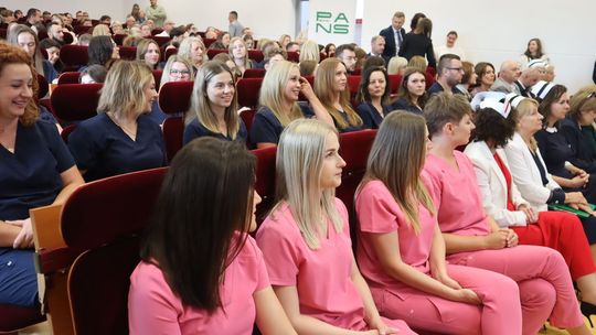 Czepkowanie absolwentów kierunków Pielęgniarstwo i Położnictwo PANS w Chełmie [GALERIA ZDJĘĆ]