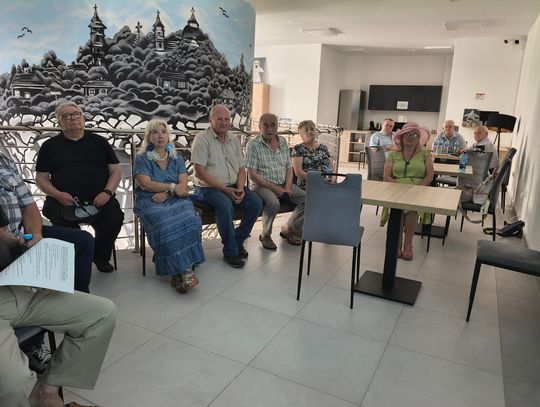 Seniorzy poznają historię średniowiecznego Chełma [ZDJĘCIA]