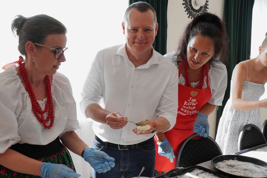 Gm. Kraśniczyn. Razem przy stole i przed kamerą. Seniorzy i młodzież uczyli się od siebie [GALERIA ZDJĘĆ]