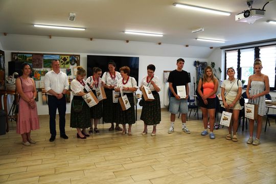 Gm. Kraśniczyn. Razem przy stole i przed kamerą. Seniorzy i młodzież uczyli się od siebie [GALERIA ZDJĘĆ]