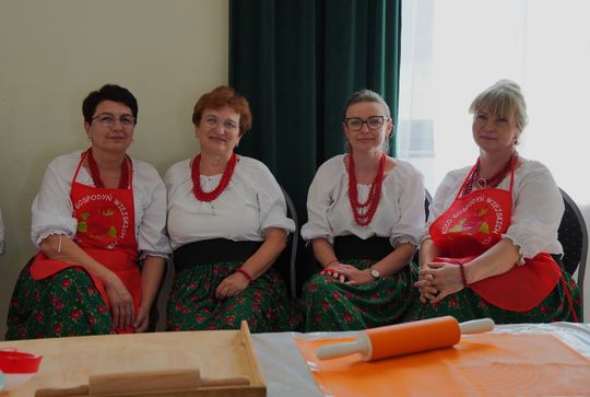 Gm. Kraśniczyn. Razem przy stole i przed kamerą. Seniorzy i młodzież uczyli się od siebie [GALERIA ZDJĘĆ]