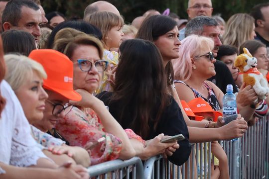 Chełm bawił się do późnego wieczora! „Lato z Radiem i Telewizją Polską” przyciągnęło tłumy [GALERIA ZDJĘĆ] 