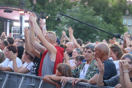 Chełm bawił się do późnego wieczora! „Lato z Radiem i Telewizją Polską” przyciągnęło tłumy [GALERIA ZDJĘĆ] 