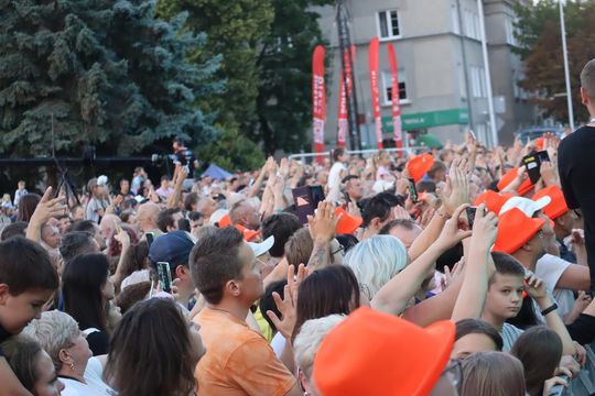 Chełm bawił się do późnego wieczora! „Lato z Radiem i Telewizją Polską” przyciągnęło tłumy [GALERIA ZDJĘĆ] 