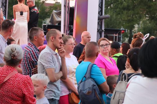 Chełm bawił się do późnego wieczora! „Lato z Radiem i Telewizją Polską” przyciągnęło tłumy [GALERIA ZDJĘĆ] 