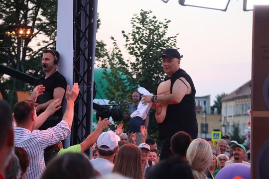 Chełm bawił się do późnego wieczora! „Lato z Radiem i Telewizją Polską” przyciągnęło tłumy [GALERIA ZDJĘĆ] 